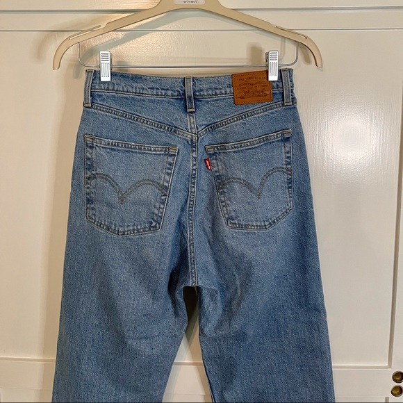 Levi’s Ribcage Straight Denim Jeans in Tange Fade - Picture 4 of 8